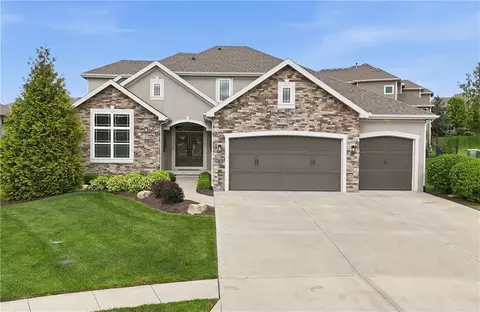 10702 W 171st Ter, Overland Park, KS 66221