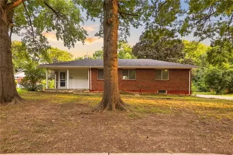 7913-15 Grandview St, Overland Park, KS 66204