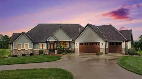 3 Mission Hills Dr, Saint Joseph, MO 64507