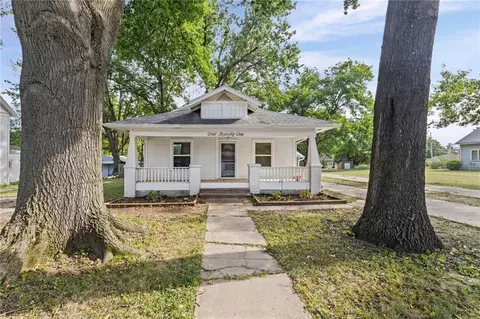 121 Mill St, Neodesha, KS 66757
