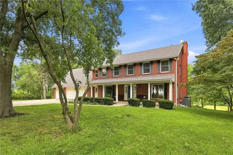 10423 Ridgeview Ave, Liberty, MO 64068