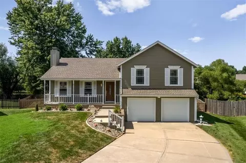 6144 W 157th Ter, Overland Park, KS 66223
