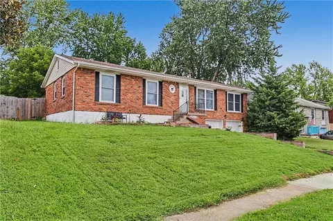 Exterior - 16114 E 41st St, Independence, MO 64055 photo 2 of 3