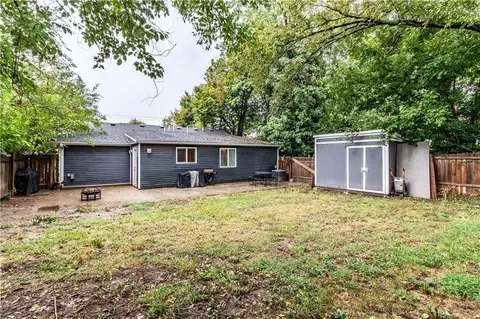 Exterior - 205 E Sparks St, Warrensburg, MO 64093 photo 5 of 8