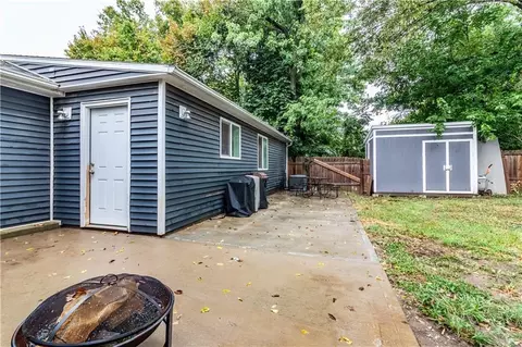 Exterior - 205 E Sparks St, Warrensburg, MO 64093 photo 7 of 8