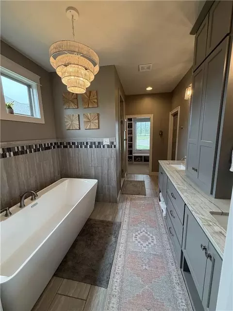 Bath - 9103 SW 12th St, Lees Summit, MO 64064 photo 1 of 1