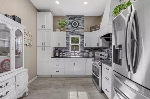 Kitchen - 22355 S 1525 Rd, Nevada, MO 64772 photo 1 of 6