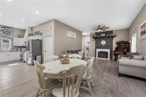 Entry Way - 22355 S 1525 Rd, Nevada, MO 64772 photo 1 of 2