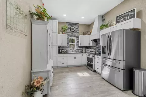 Kitchen - 22355 S 1525 Rd, Nevada, MO 64772 photo 3 of 6