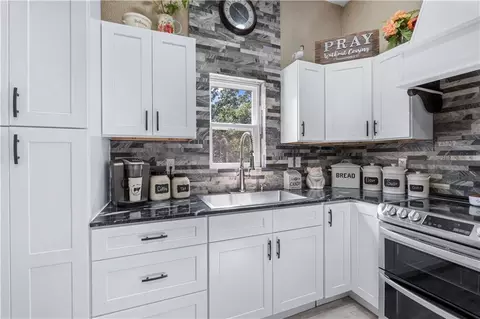 Kitchen - 22355 S 1525 Rd, Nevada, MO 64772 photo 6 of 6