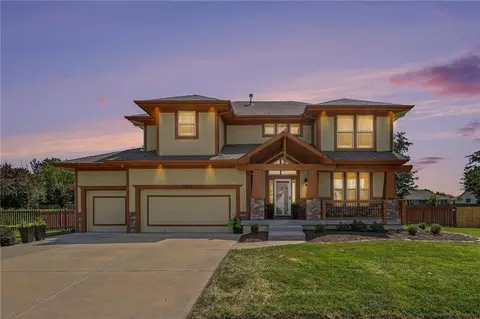 11043 Northridge Dr, Kansas City, KS 66109