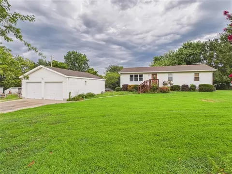 205 NW 21st Rd, Warrensburg, MO 64093