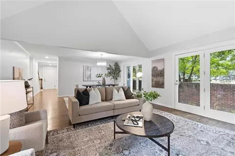 5204 W 112th St, Leawood, KS 66211