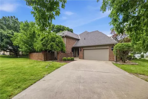 5204 W 112th St, Leawood, KS 66211
