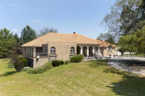20100 Evans Rd, Tonganoxie, KS 66086