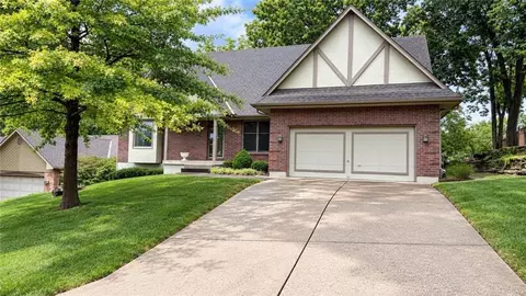 2414 Springcreek Ct, Blue Springs, MO 64015