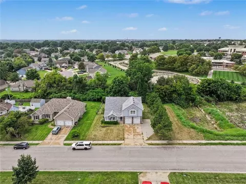 View/Area - 226 N Sunset Ln, Raymore, MO 64083 photo 2 of 2