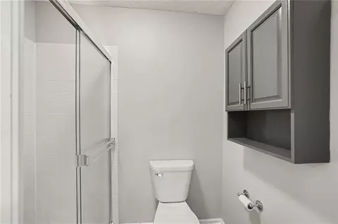 Bath - 226 N Sunset Ln, Raymore, MO 64083 photo 3 of 4
