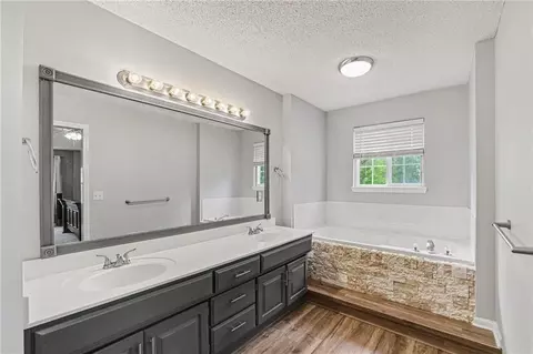 Bath - 226 N Sunset Ln, Raymore, MO 64083 photo 2 of 4