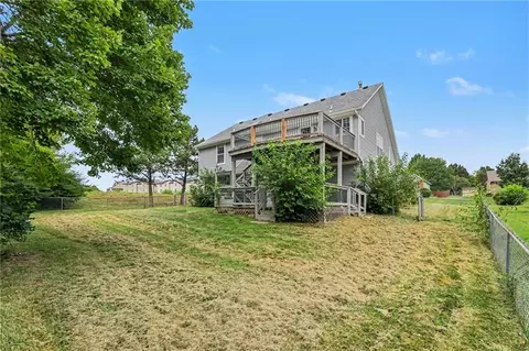 Exterior - 226 N Sunset Ln, Raymore, MO 64083 photo 6 of 6