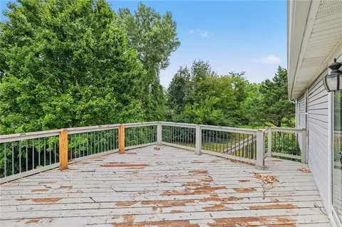 Exterior - 226 N Sunset Ln, Raymore, MO 64083 photo 4 of 6