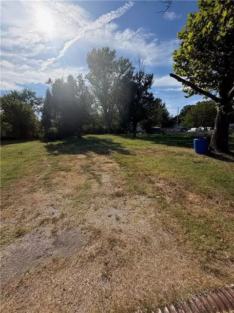 406 S Allison Rd, El Dorado Springs, MO 64744