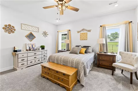 Bedroom - 1301 W 4th St, Cameron, MO 64429 photo 6 of 7