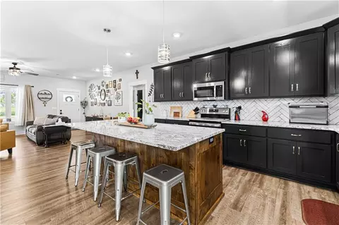 Kitchen - 1301 W 4th St, Cameron, MO 64429 photo 3 of 4
