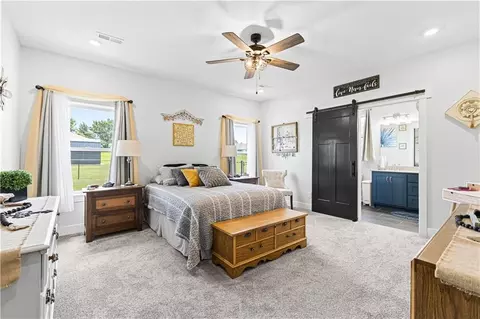 Bedroom - 1301 W 4th St, Cameron, MO 64429 photo 4 of 7