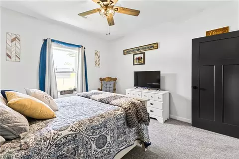 Bedroom - 1301 W 4th St, Cameron, MO 64429 photo 2 of 7