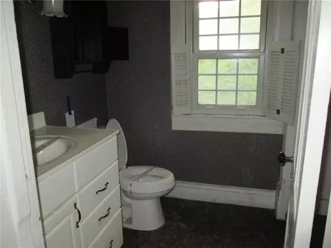 Bath - 664 S Odell Ave, Marshall, MO 65340 photo 3 of 3