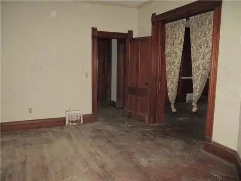 Living - 664 S Odell Ave, Marshall, MO 65340 photo 2 of 5
