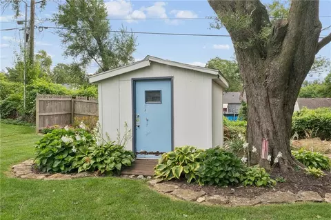 Exterior - 2403 59th St, Gladstone, MO 64118 photo 7 of 8