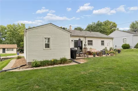 Exterior - 2403 59th St, Gladstone, MO 64118 photo 5 of 8