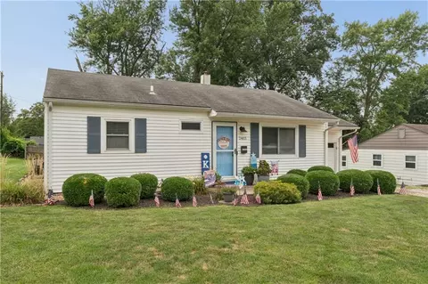 Exterior - 2403 59th St, Gladstone, MO 64118 photo 2 of 8
