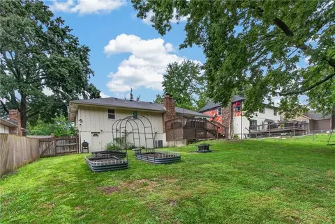 Exterior - 3523 NE Stanton St, Lees Summit, MO 64064 photo 5 of 6