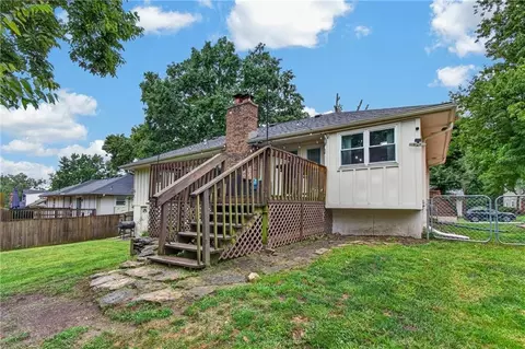 Exterior - 3523 NE Stanton St, Lees Summit, MO 64064 photo 4 of 6