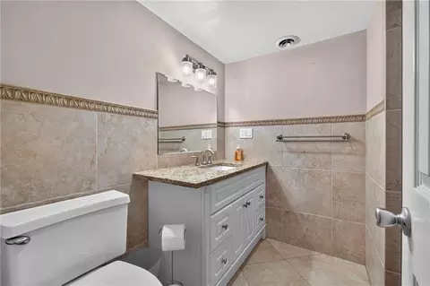 Bath - 3523 NE Stanton St, Lees Summit, MO 64064 photo 3 of 4