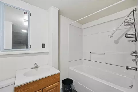 Bath - 1002 E Willow Dr, Olathe, KS 66061 photo 5 of 5