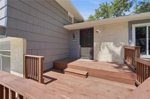 Exterior - 1002 E Willow Dr, Olathe, KS 66061 photo 16 of 16
