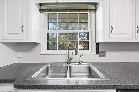 Kitchen - 1002 E Willow Dr, Olathe, KS 66061 photo 4 of 4