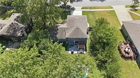 View/Area - 1002 E Willow Dr, Olathe, KS 66061 photo 5 of 6