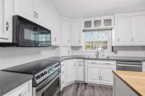 Kitchen - 1002 E Willow Dr, Olathe, KS 66061 photo 1 of 4