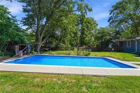 Exterior - 1002 E Willow Dr, Olathe, KS 66061 photo 6 of 16
