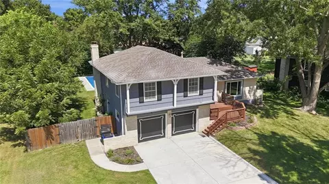 View/Area - 1002 E Willow Dr, Olathe, KS 66061 photo 6 of 6
