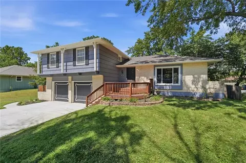 Exterior - 1002 E Willow Dr, Olathe, KS 66061 photo 15 of 16