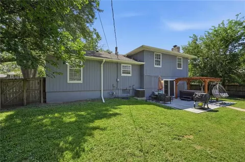 Exterior - 1002 E Willow Dr, Olathe, KS 66061 photo 10 of 16