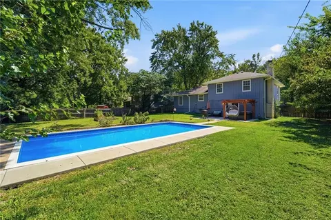 Exterior - 1002 E Willow Dr, Olathe, KS 66061 photo 7 of 16