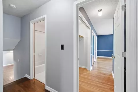 Entry Way - 1002 E Willow Dr, Olathe, KS 66061 photo 5 of 6