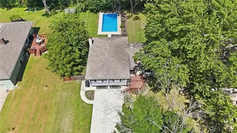 View/Area - 1002 E Willow Dr, Olathe, KS 66061 photo 3 of 6